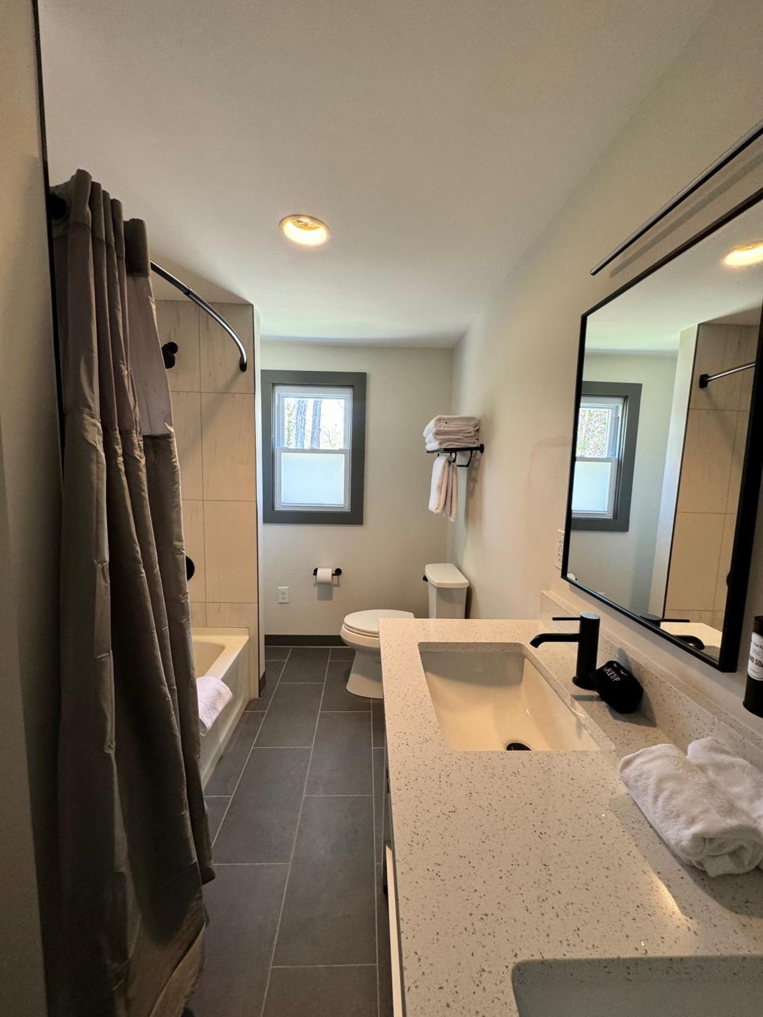 East Rock Inn Great Barrington Ngoại thất bức ảnh